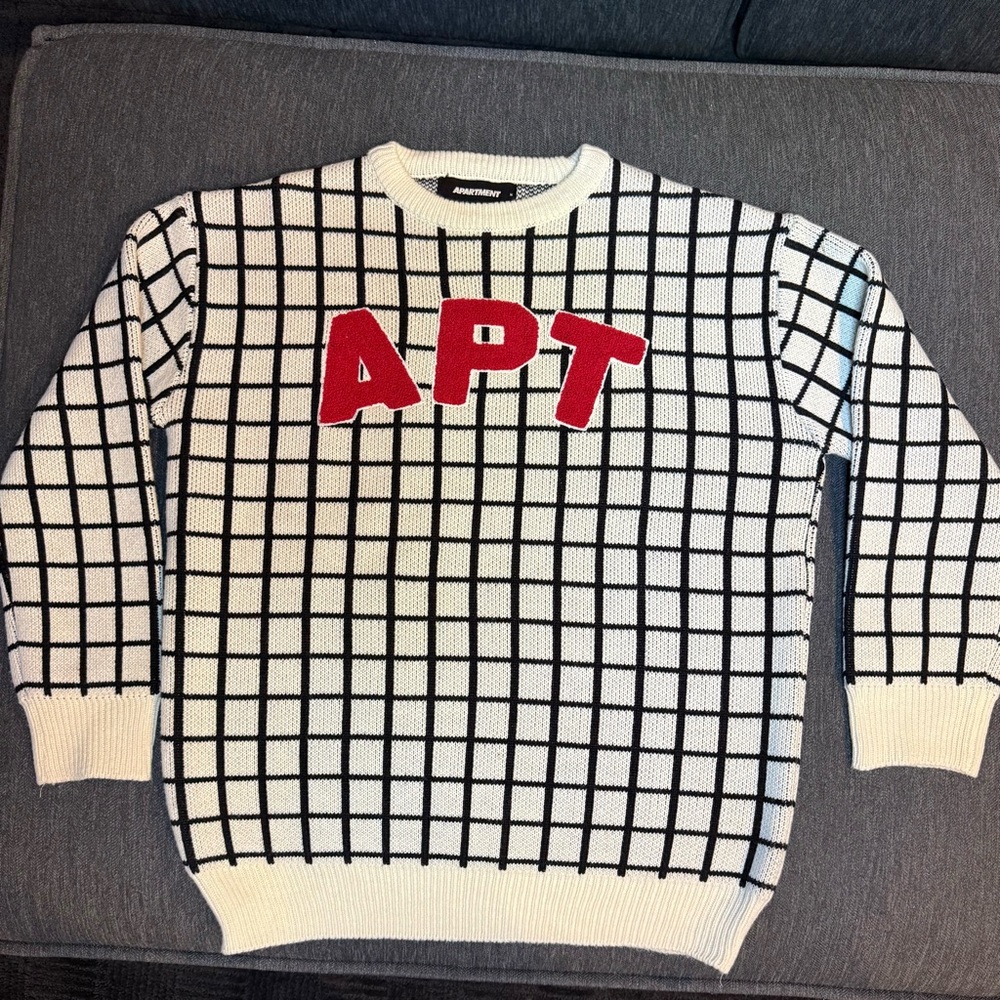 Apartment Check Knit by MUSINSA Red APT Men’s Size M Pre-owned Great Condition